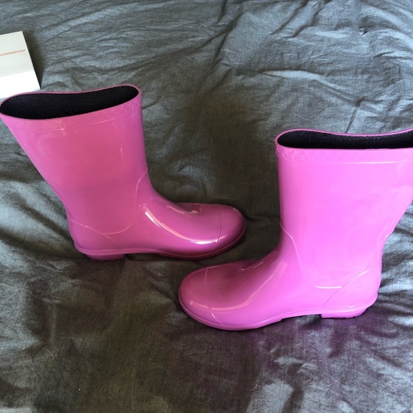 ugg rain boots pink